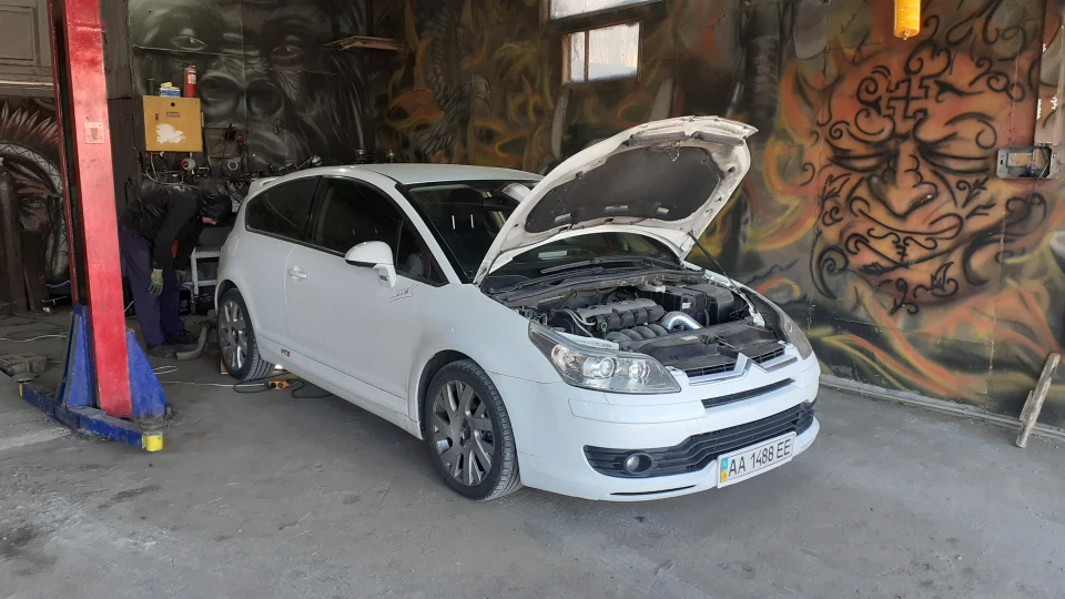 Citroen C4 VTS White coupe 2
