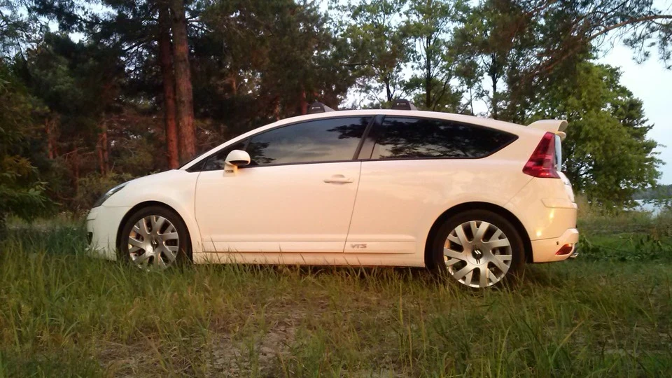 Citroen C4 VTS White coupe 4