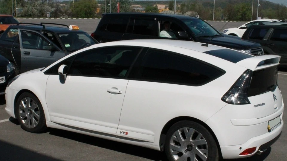Citroen C4 VTS White coupe 5