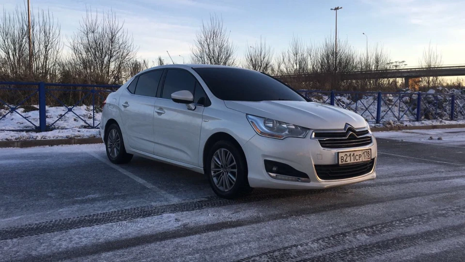 Citroen C4 Перламутровий седан