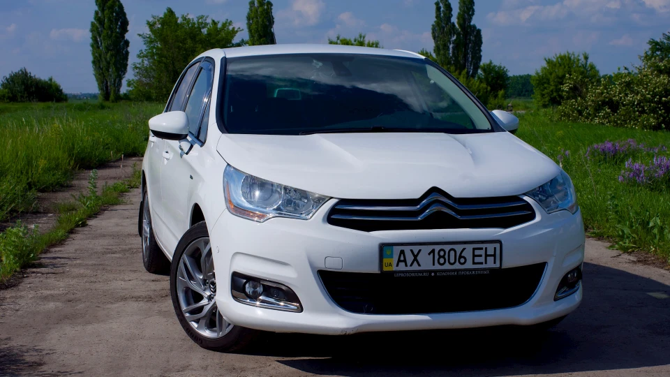 Citroen C4 White Robot