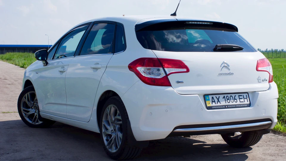 Citroen C4 White Robot 2
