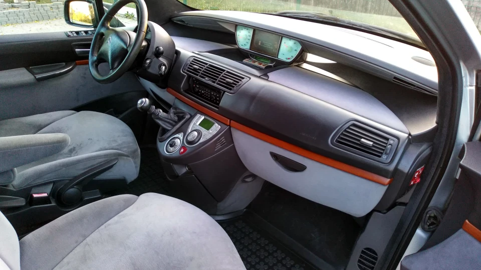 Citroen C8 2.2 HDI (94kW) 4