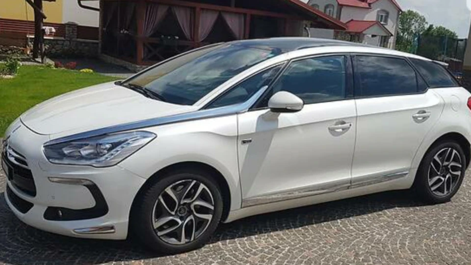 Citroen DS5 Perla white hybrid