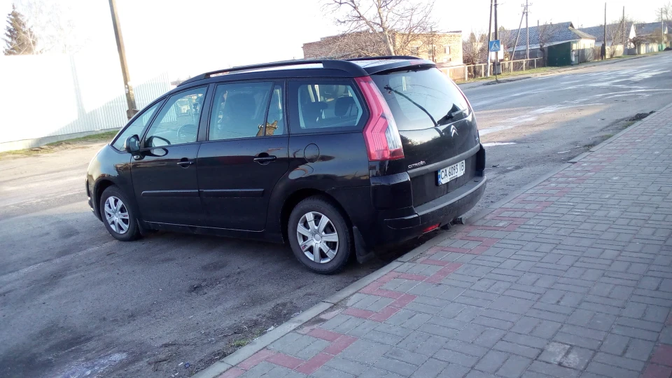 Citroen Grand C4 Picasso Чорний металік1.8 бензин 2
