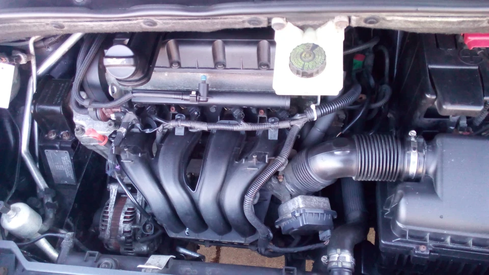 Citroen Grand C4 Picasso Чорний металік1.8 бензин 5