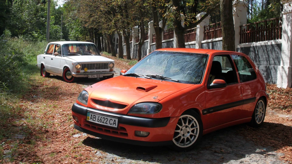 Citroen Saxo VTS Яскравий кед