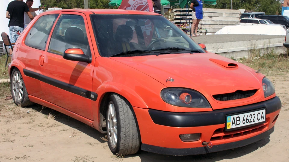 Citroen Saxo VTS Яскравий кед 2