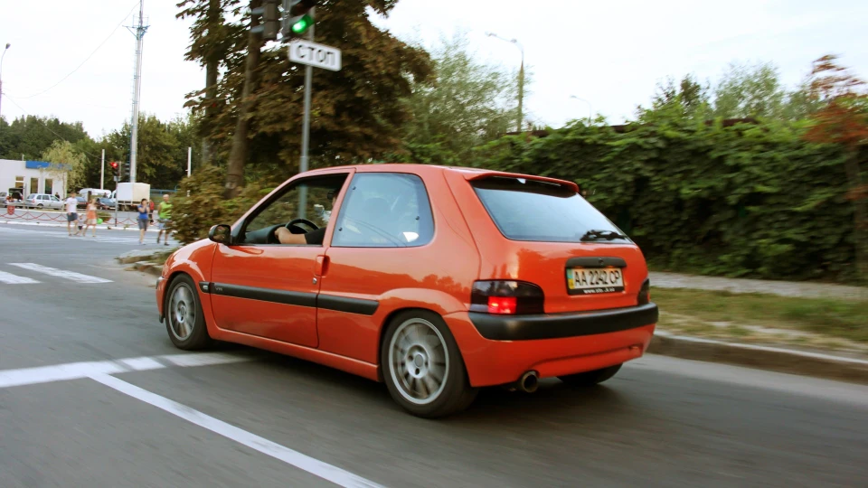 Citroen Saxo VTS Яскравий кед 3