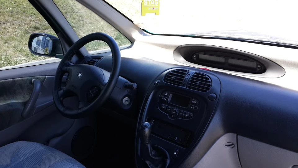 Citroen Xsara Picasso зелений кислотний 1.8 5