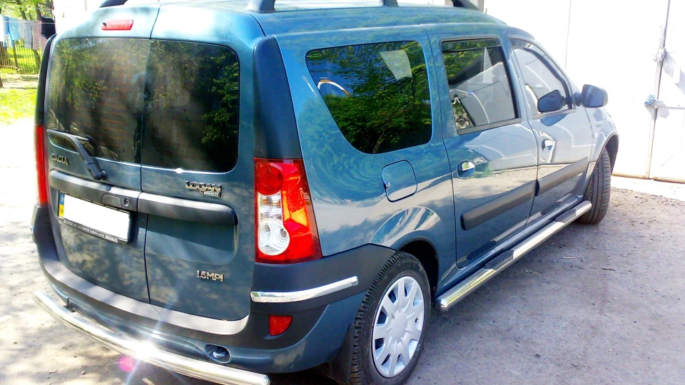 Dacia Logan MCV metallic sapphire 2