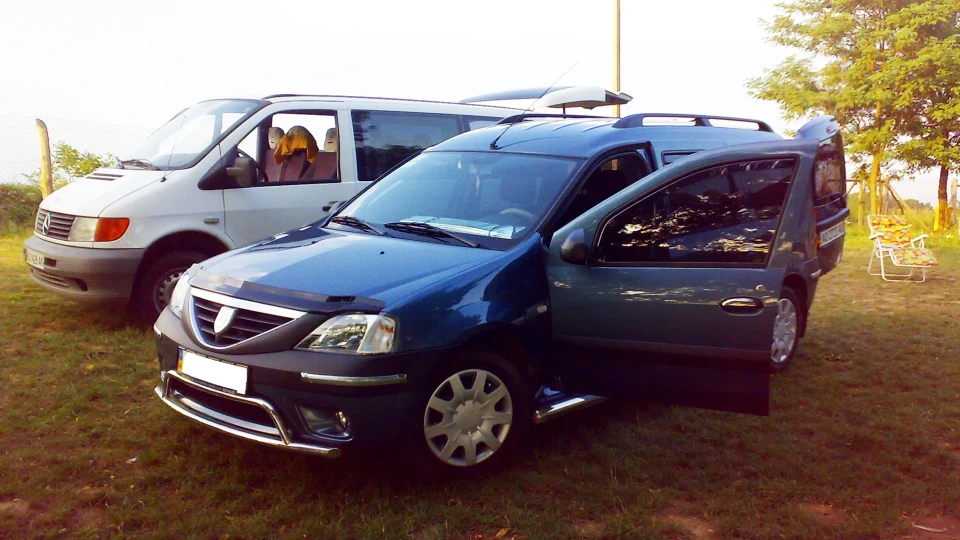 Dacia Logan MCV metallic sapphire 3