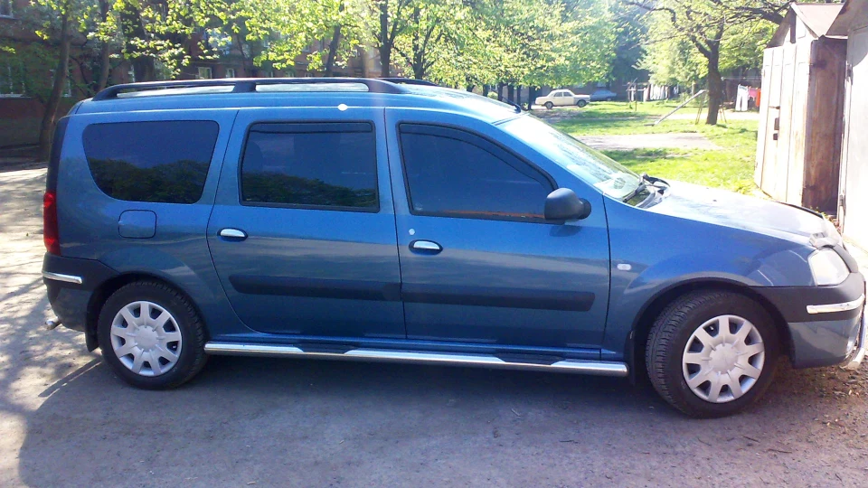 Dacia Logan MCV metallic sapphire 4