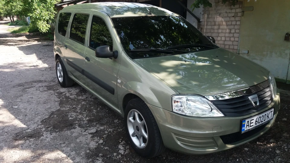 Dacia Logan MCV Оливковий-коричневий 1.4 2
