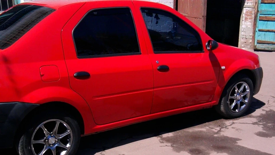 Dacia Logan Червона, 1.4i 3