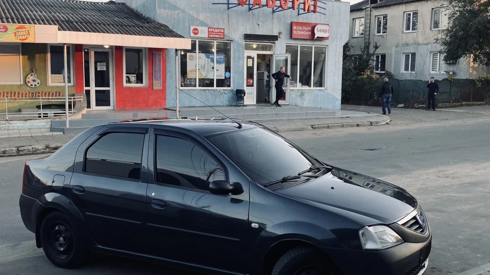 Dacia Logan Мокрий асфальт. Ксенон