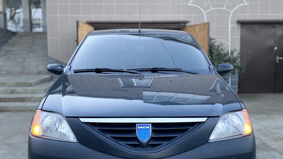 Dacia Logan Мокрий асфальт. Ксенон 3