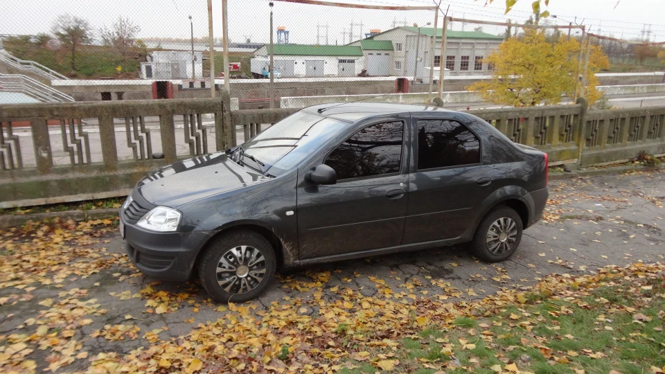 Dacia Logan Сірий Кардинал 3