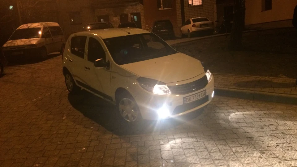 Dacia Sandero Білий сніг 2