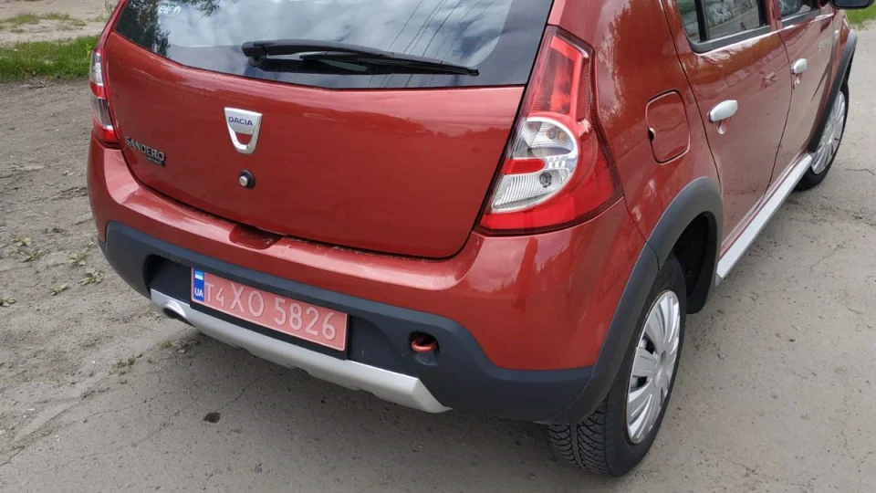 Dacia Sandero Червоний металік,1.6,8кл 2