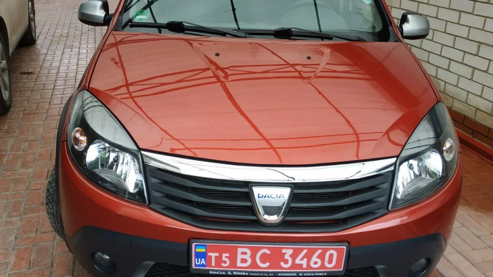Dacia Sandero Червоний металік,1.6,8кл 3