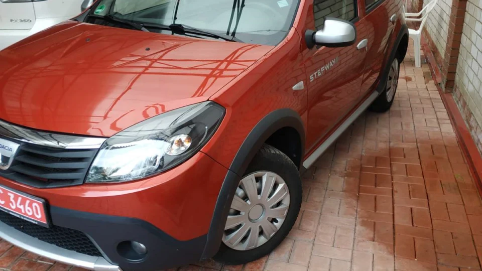 Dacia Sandero Червоний металік,1.6,8кл 4