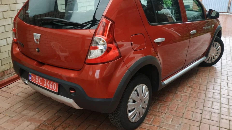 Dacia Sandero Червоний металік,1.6,8кл 5
