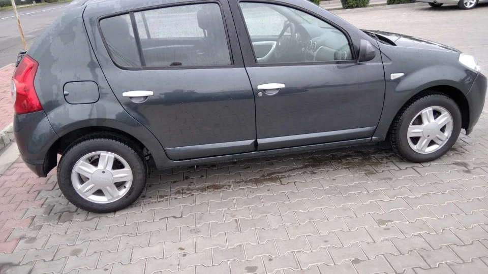 Dacia Sandero Laureate 3