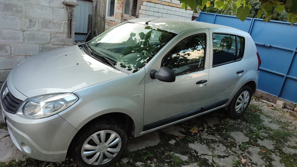 Dacia Sandero Машинка -)