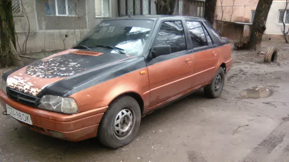 Dacia SupeRNova Незрозумілий жовтий кінь