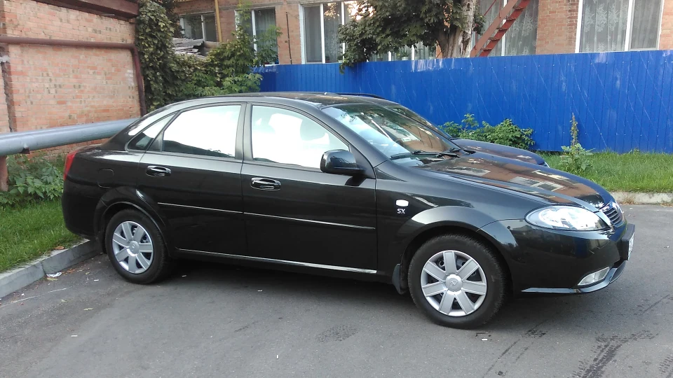 Daewoo Gentra чорна 2