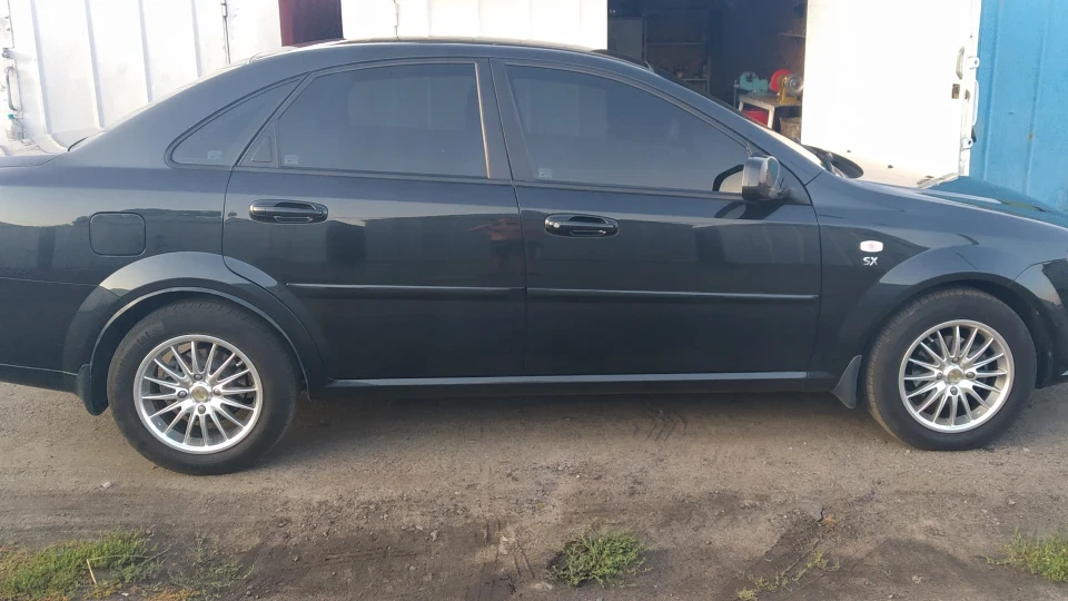 Daewoo Gentra чорна 3