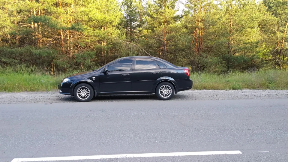 Daewoo Gentra чорна 5