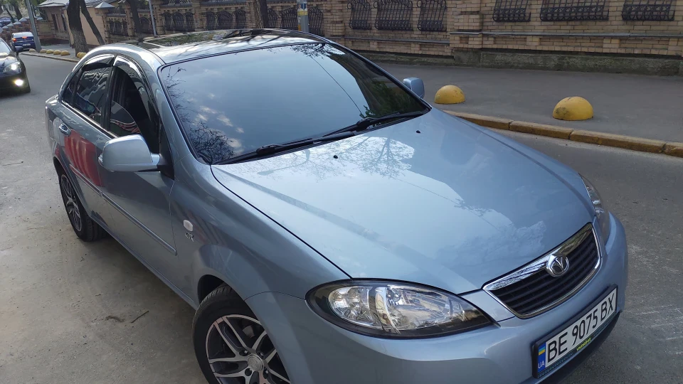 Daewoo Gentra Individual CDX 2