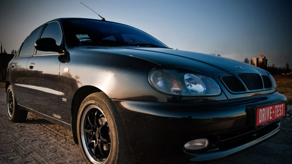Daewoo Lanos black hatch 1.5 8V 4