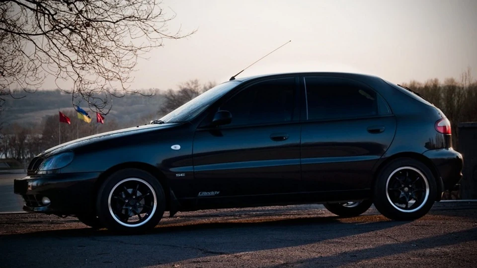 Daewoo Lanos black hatch 1.5 8V 5