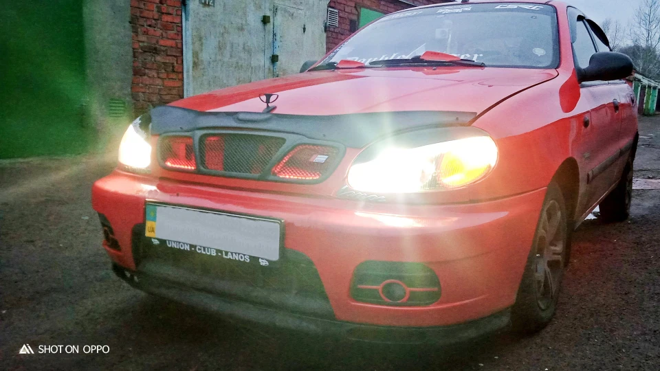 Daewoo Lanos Lady in Red 2