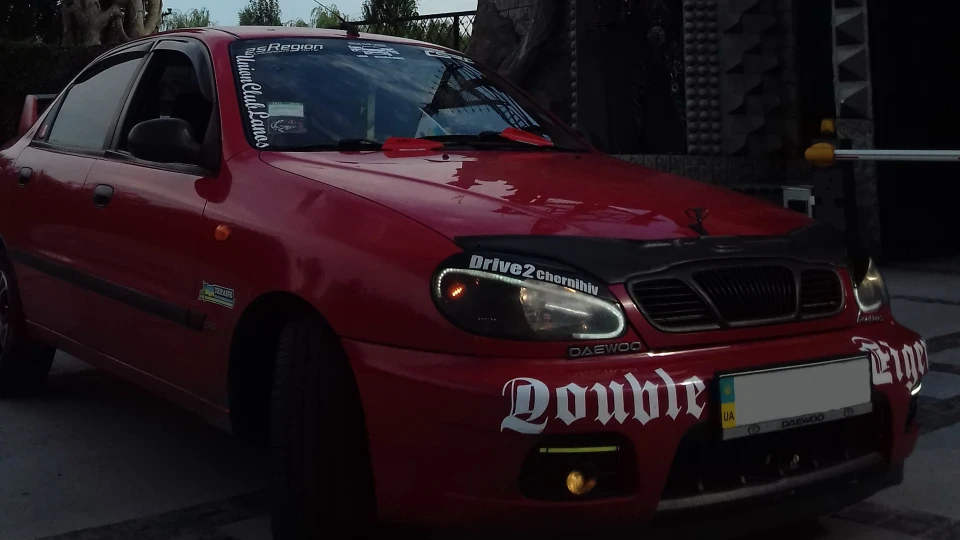 Daewoo Lanos Lady in Red 4