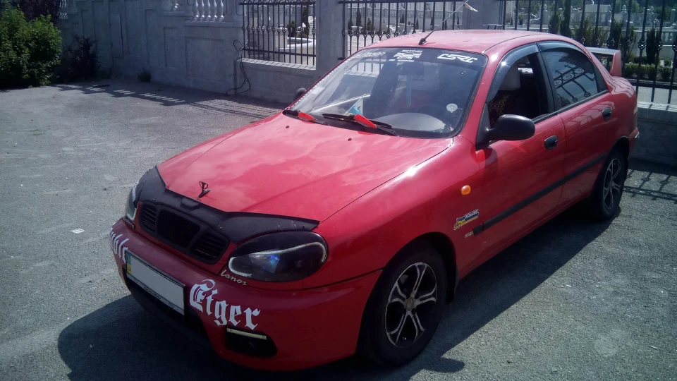 Daewoo Lanos Lady in Red 5