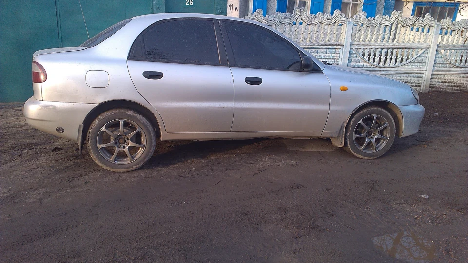 Daewoo Lanos майже стік