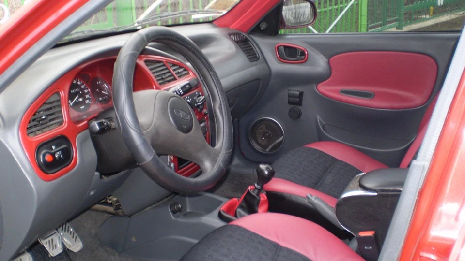 Daewoo Lanos Red & Black 2