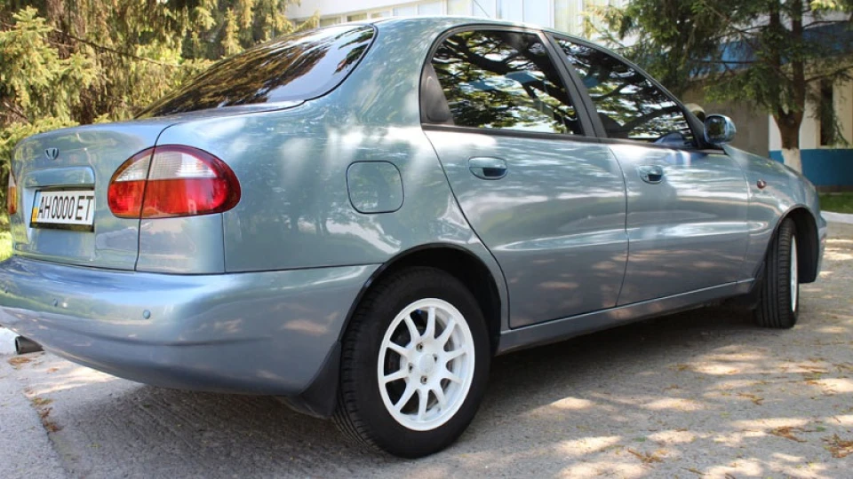 Daewoo Lanos samochód osobowy 3