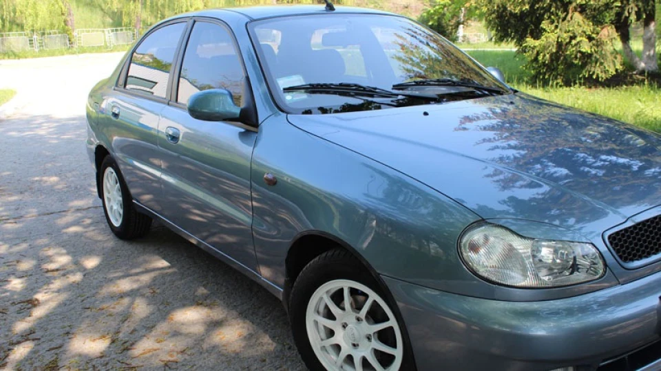 Daewoo Lanos samochód osobowy 4