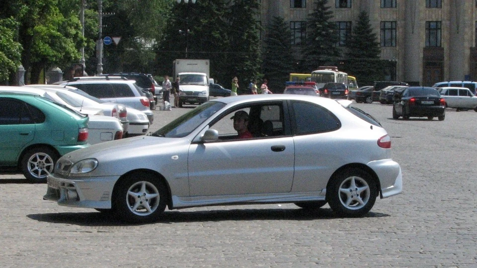 Daewoo Lanos сріблястий металік
