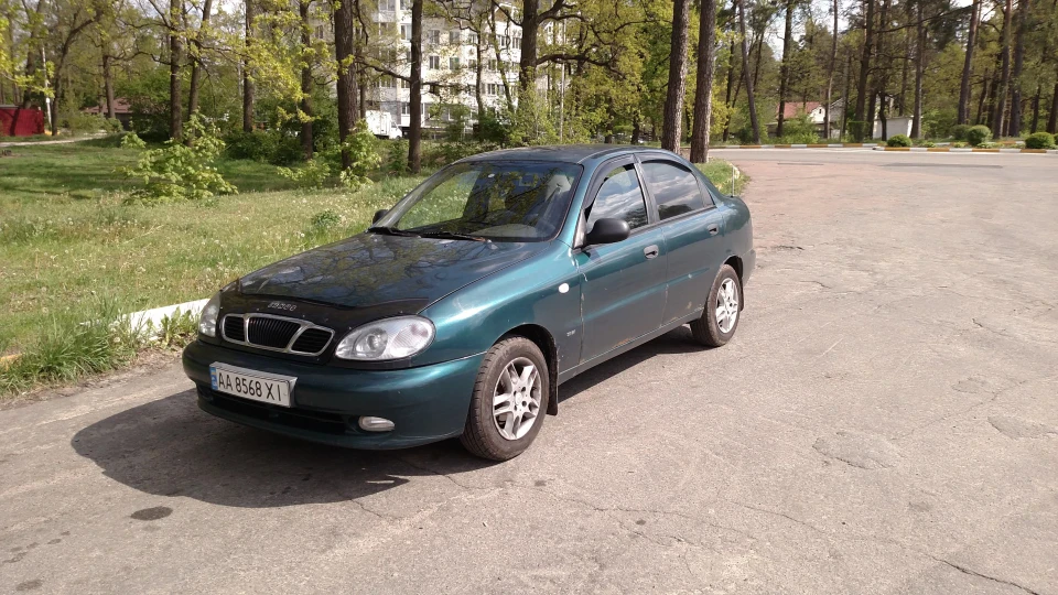 Daewoo Lanos Стара плавуча валіза