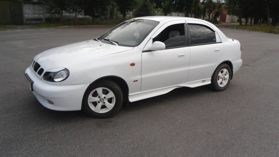 Daewoo Lanos White Dream"
