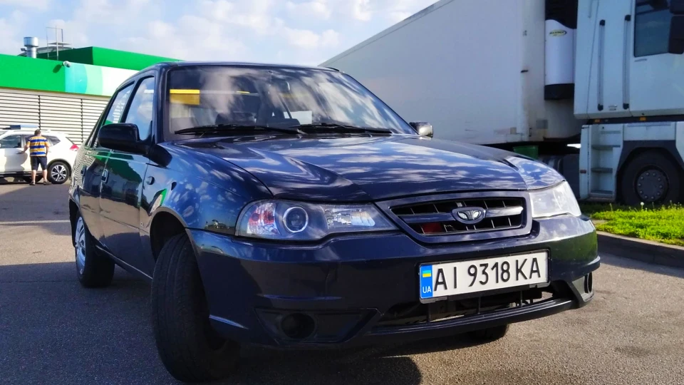 Daewoo Nexia 16 узбеків