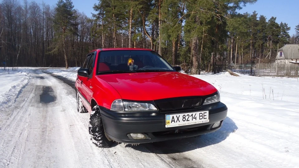 Daewoo Nexia Яскраво червона 2