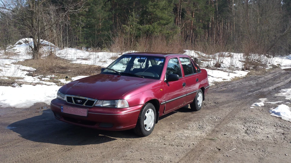Daewoo Nexia Червоні трудяги
