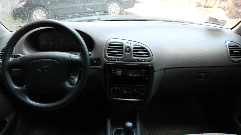 Daewoo Nubira hatchback 1.6 V16♉ 3